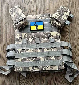 Об'ємний шеврон у вигляді прапору України з воїном резиновий на липучці 4х7 см