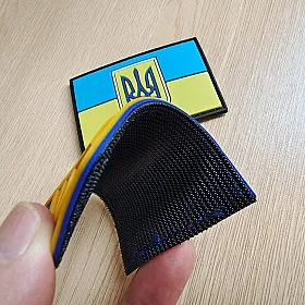 Шеврон у вигляді прапору України з тризубом резиновий на липучці 4х7 см